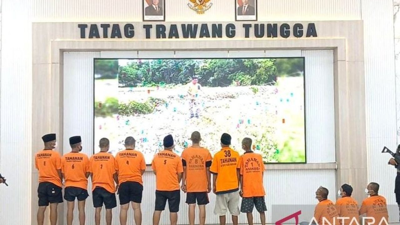 Polres Pamekasan menangkap delapan tersangka terkait pesta petasan di Proppo yang mengakibatkan satu korban jiwa, dengan ancaman hukuman hingga 12 tahun penjara.