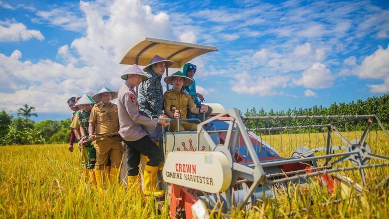 Wali Kota Bogor, Dedie Rachim, menekankan pentingnya kemandirian dan ketahanan pangan nasional, mengikuti panen raya serentak bersama Presiden Prabowo Subianto di Majalengka dan secara simbolis di Kota Bogor.