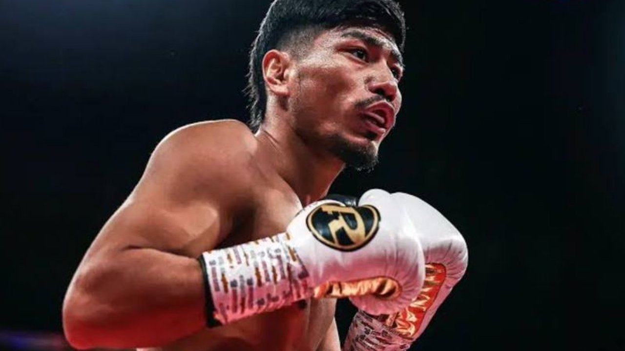 Sultan Zaurbek dan Batyrzhan Jukembayev, dua petinju Kazakhstan, berhasil merebut gelar juara WBA Continental di kelas bulu super dan ringan super setelah kemenangan dominan di Astana.