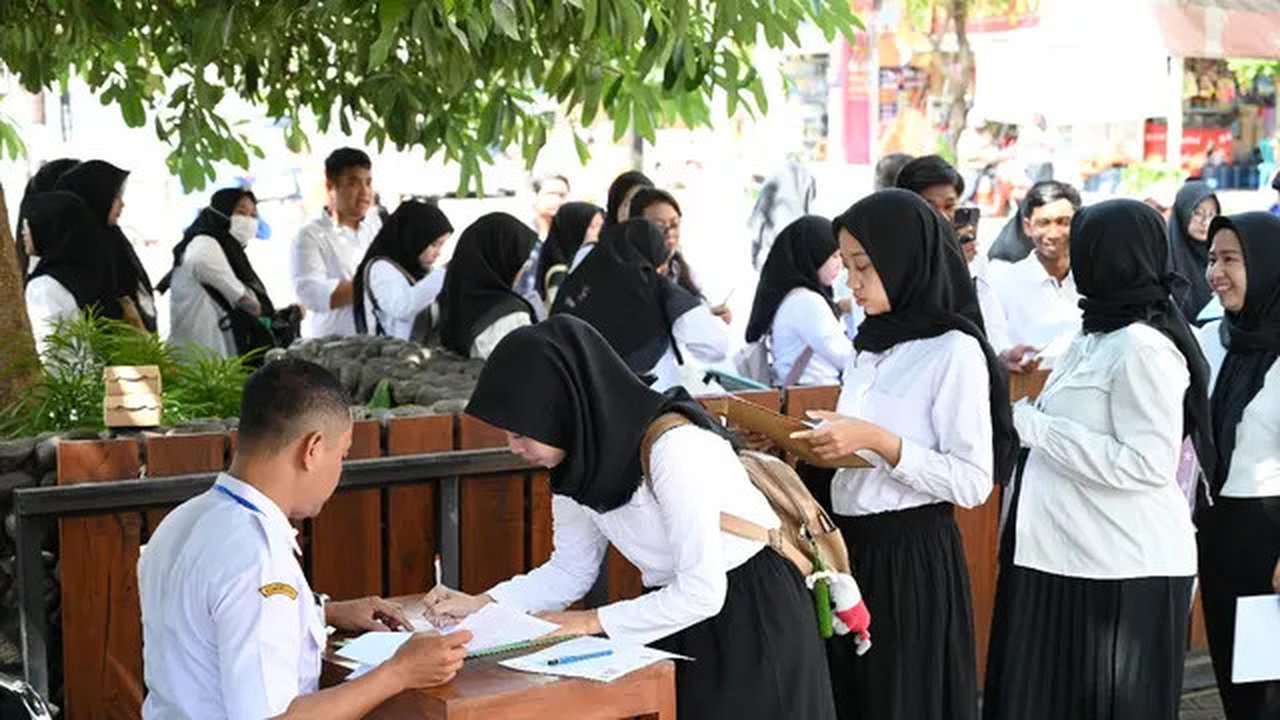 Para peserta tes CPNS di Banyuwangi ikuti tes SKD (Istimewa)