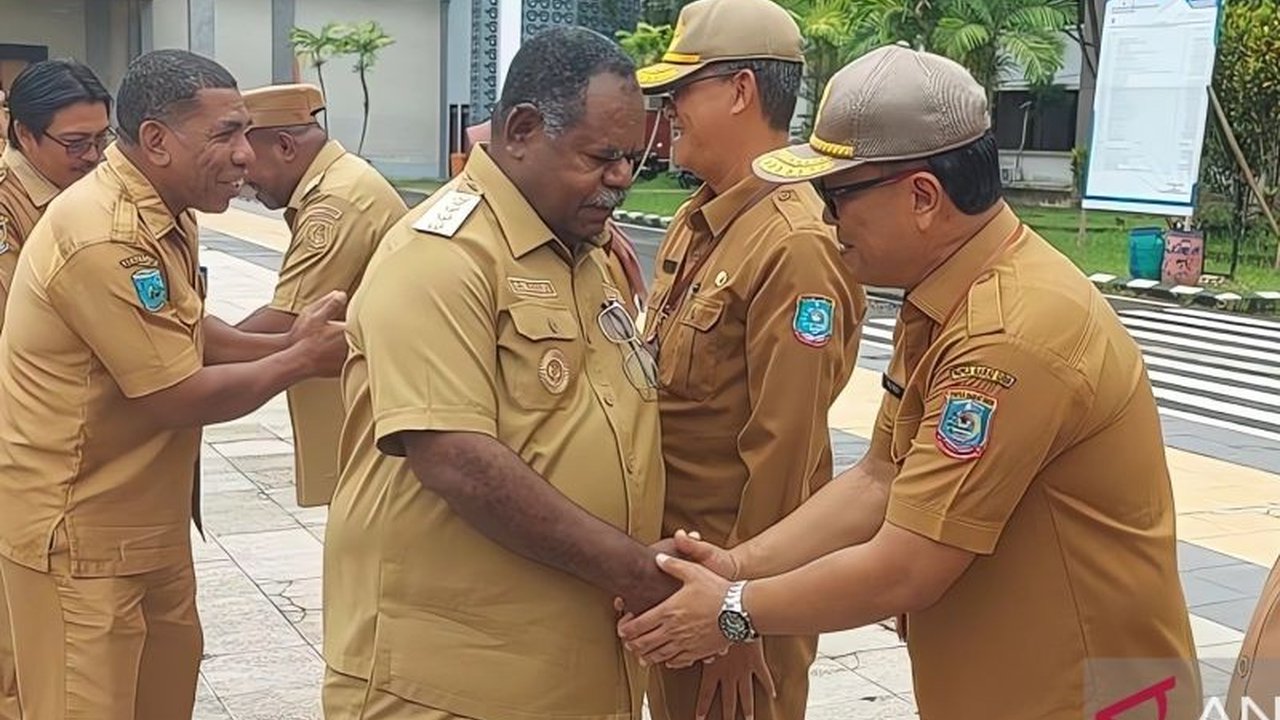 Gubernur Papua Barat Daya, Elisa Kambu, berharap semangat Idul Fitri 1446 H dapat meningkatkan kinerja ASN dalam memberikan pelayanan maksimal kepada masyarakat.