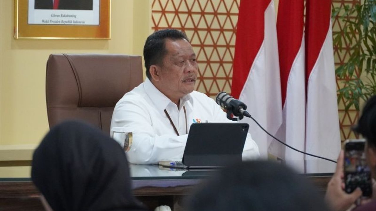 BPS mencatat inflasi tahunan Maret 2025 sebesar 1,03 persen, lebih rendah dari Maret 2024 (3,05 persen), meskipun kelompok makanan, minuman, dan tembakau masih menjadi pendorong utama.