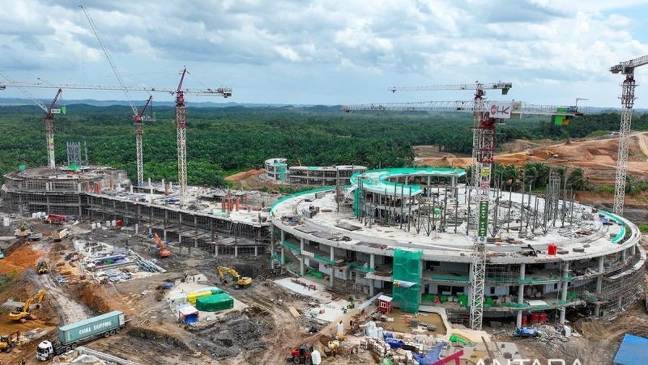 Gubernur Kalimantan Timur membantah isu pembangunan Ibu Kota Nusantara (IKN) terhenti dan memastikan proyek tersebut berjalan sesuai rencana, bahkan telah menarik banyak wisatawan domestik dan mancanegara.