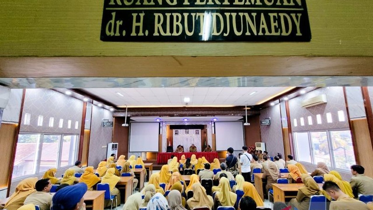 Pemerintah Kabupaten Situbondo segera membuka rekrutmen dokter umum untuk mengatasi kekurangan 39 dokter di fasilitas kesehatan setempat dan meningkatkan pelayanan kesehatan masyarakat.