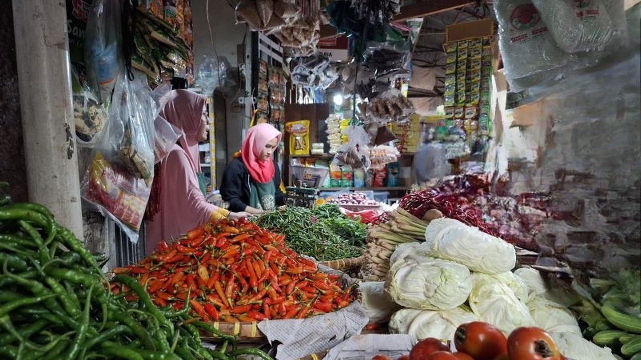 BPS Lampung mencatat inflasi tahunan Maret 2025 sebesar 1,58 persen, didorong oleh kelompok makanan, minuman, dan tembakau, terutama bawang merah.