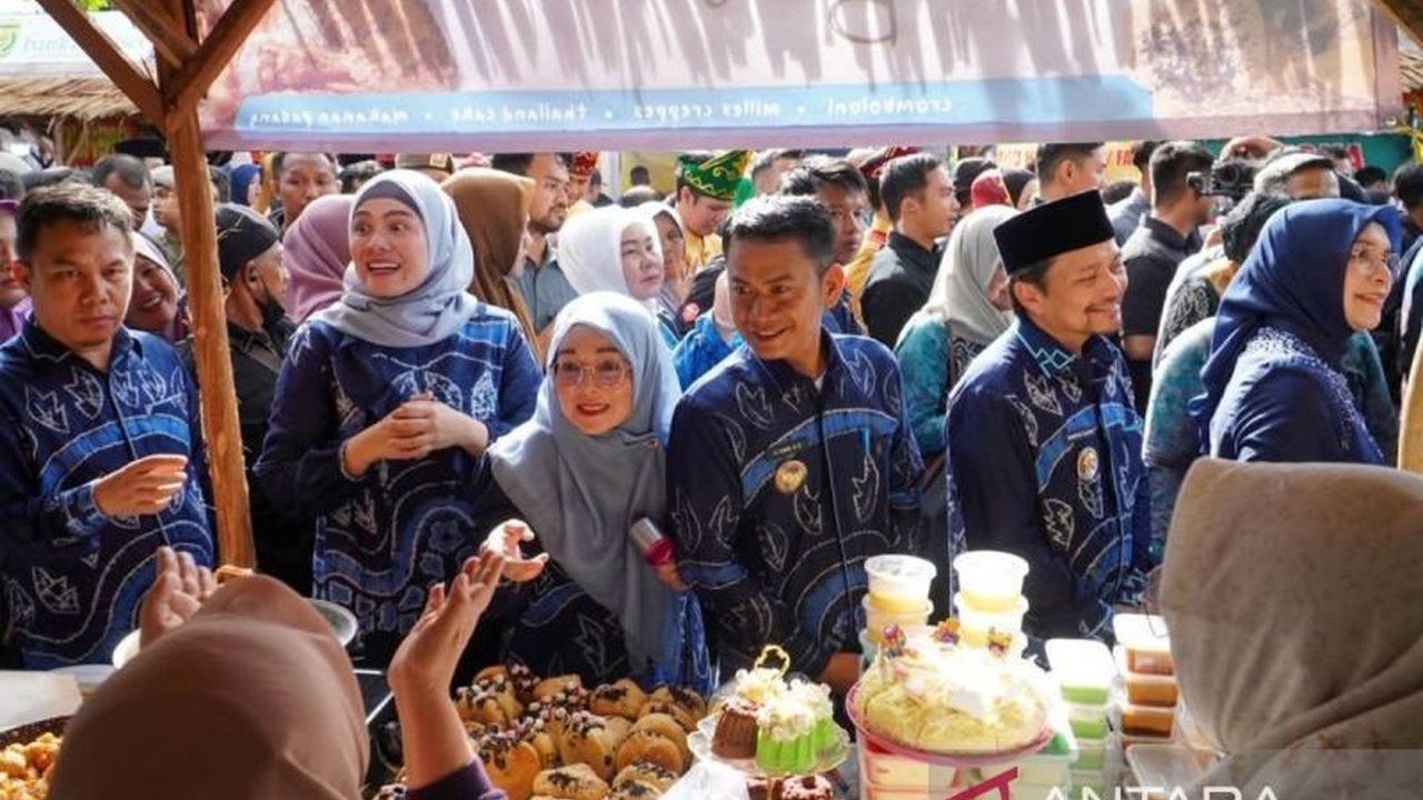 Pemerintah Kota Banjarmasin mengandalkan wisata kuliner khas Banjar sebagai strategi utama untuk meningkatkan perekonomian daerah dan pemberdayaan UMKM, terbukti sukses menarik banyak pengunjung selama Ramadhan.