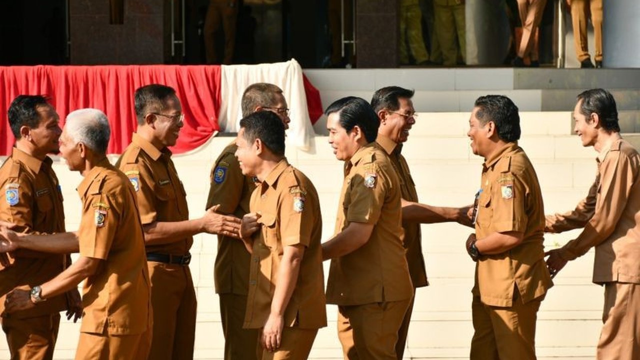 Bupati Lombok Timur, H. Haerul Warisin, meminta ASN untuk disiplin bekerja dan menjaga keindahan lingkungan setelah libur Lebaran 2025, serta menekankan pentingnya ketelitian dalam pengambilan keputusan.