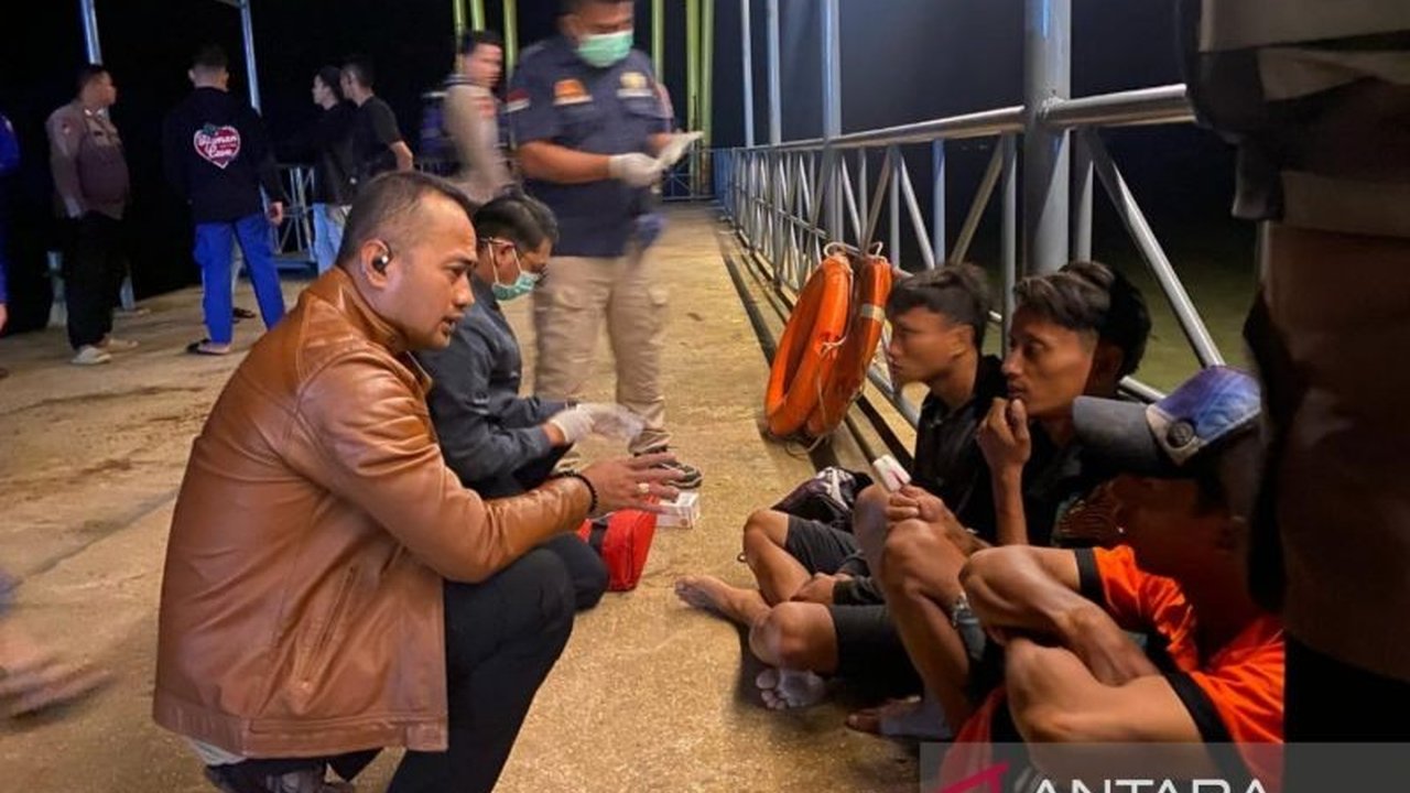 Tiga nelayan asal Ogan Komering Ilir, Sumatera Selatan, berhasil dievakuasi tim gabungan setelah kapal mereka terbalik di Perairan Karangaji, Bangka Barat.