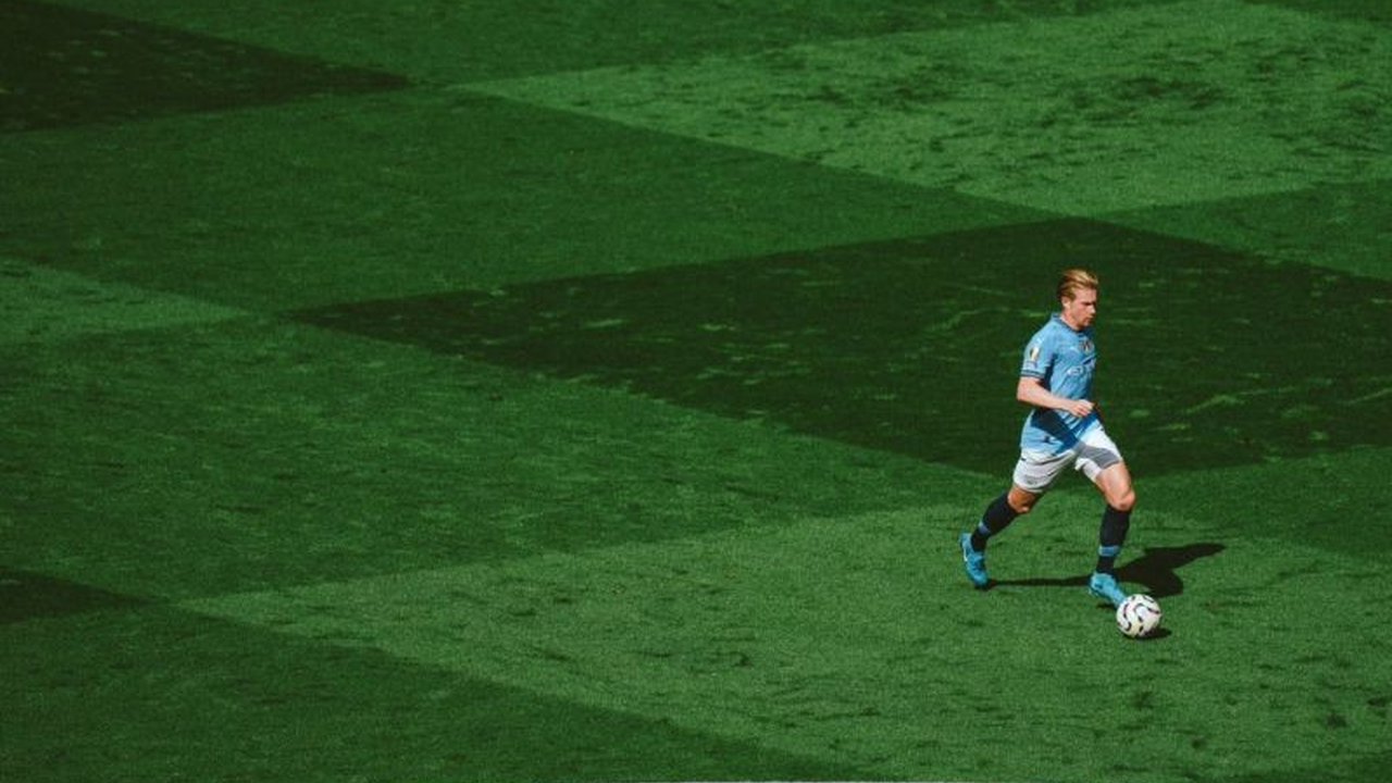 Kiper Real Madrid, Thibaut Courtois, memuji Kevin De Bruyne sebagai salah satu pemain terbaik Belgia, meskipun keduanya pernah terlibat perseteruan di masa lalu terkait isu perselingkuhan.