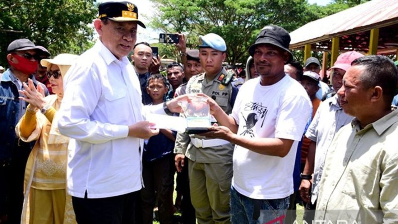 Pemerintah Provinsi Gorontalo menggelar kontes ternak sapi dalam Festival Ketupat 2025, bertujuan memajukan sektor peternakan dan membuka lapangan kerja baru bagi masyarakat Gorontalo.