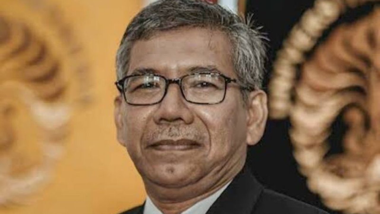 Prof. Dr. dr. Em Yunir dari FKUI menyarankan tiga aktivitas sehat setelah Lebaran: mengatur pola makan (3J), olahraga teratur, dan patuh minum obat bagi penderita penyakit tertentu untuk mencegah peningkatan risiko penyakit kardiovaskular.