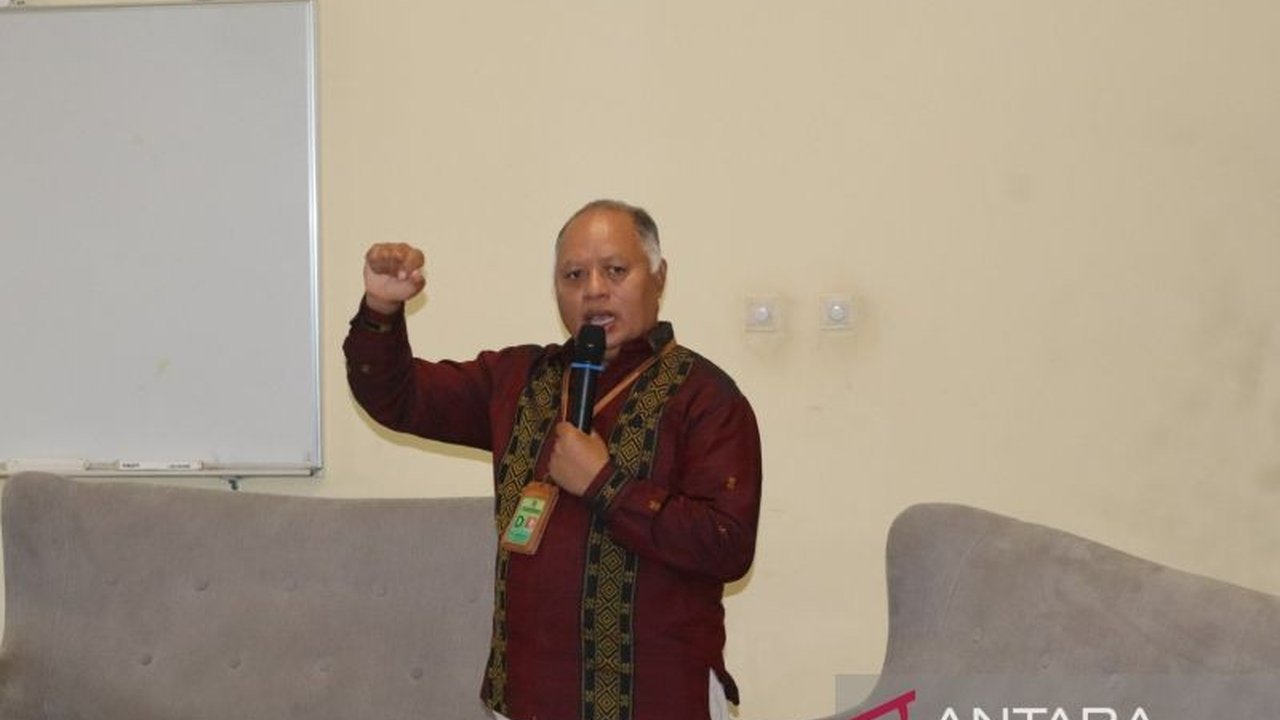 Balai Taman Nasional Komodo (BTNK) mencatat lonjakan kunjungan wisatawan domestik dan mancanegara selama libur Lebaran 2025, dengan total mencapai 14.949 orang.