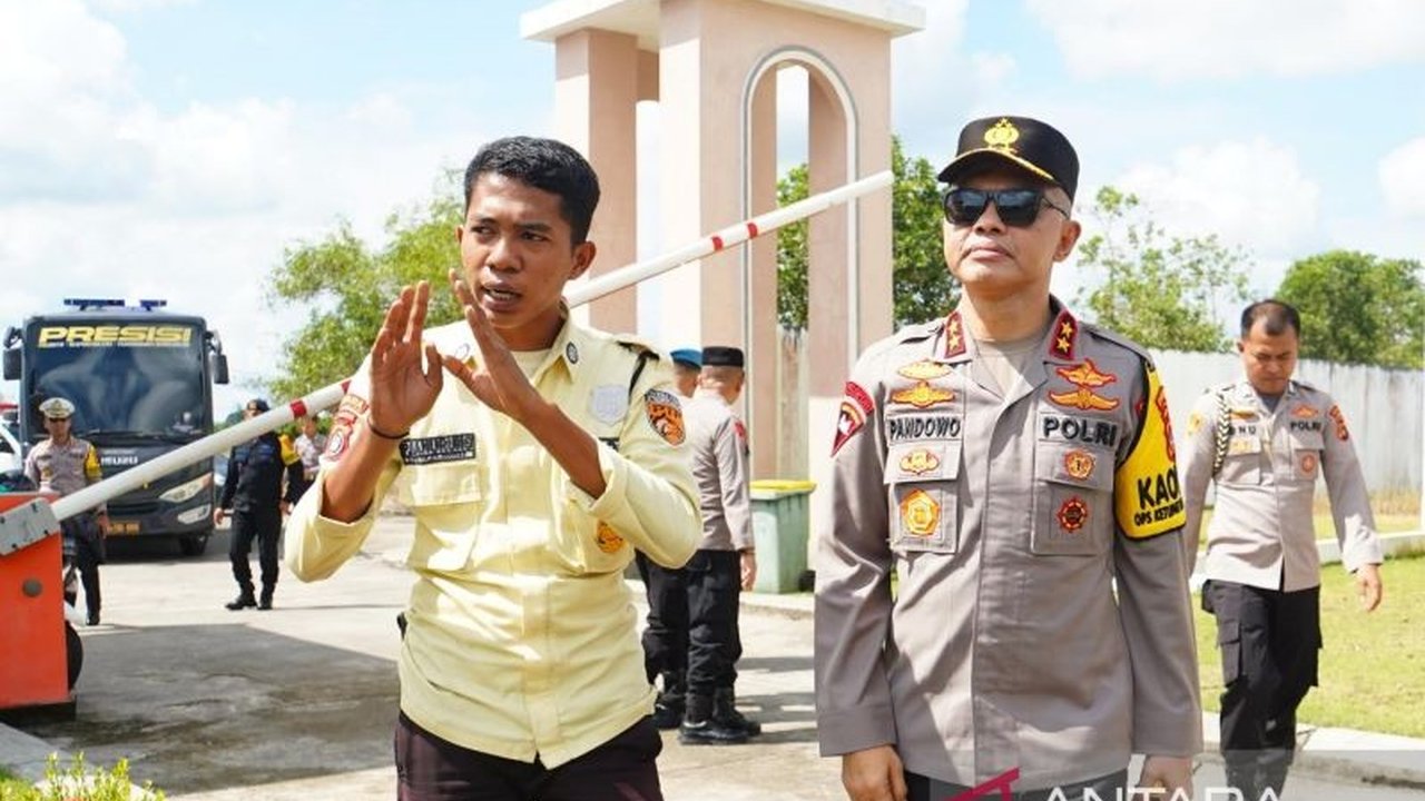 Kepolisian Daerah Kepulauan Bangka Belitung (Polda Babel) memastikan keamanan perumahan warga selama periode mudik Lebaran Idul Fitri 1446 H melalui patroli serentak dan Operasi Ketupat Menumbing 2025.