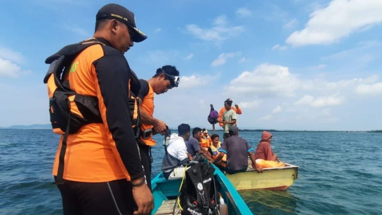 Tim SAR Evakuasi Jenazah Nelayan Muda yang Tenggelam di Sumbawa