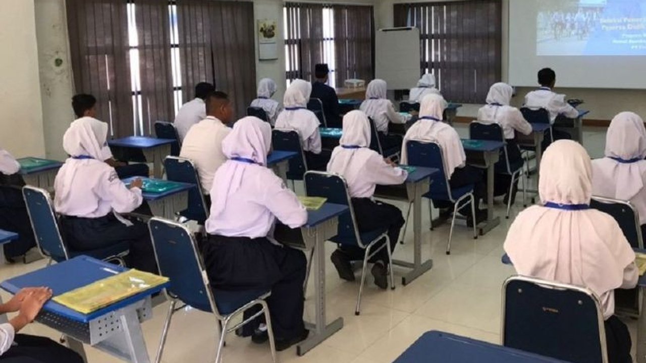 Sebanyak 160 siswa dari Bangka Belitung, Riau, dan Kepri mendaftar Kelas Beasiswa PT Timah di SMAN 1 Pemali untuk tahun ajaran 2024/2025, sebuah program yang telah mencetak 886 alumni.