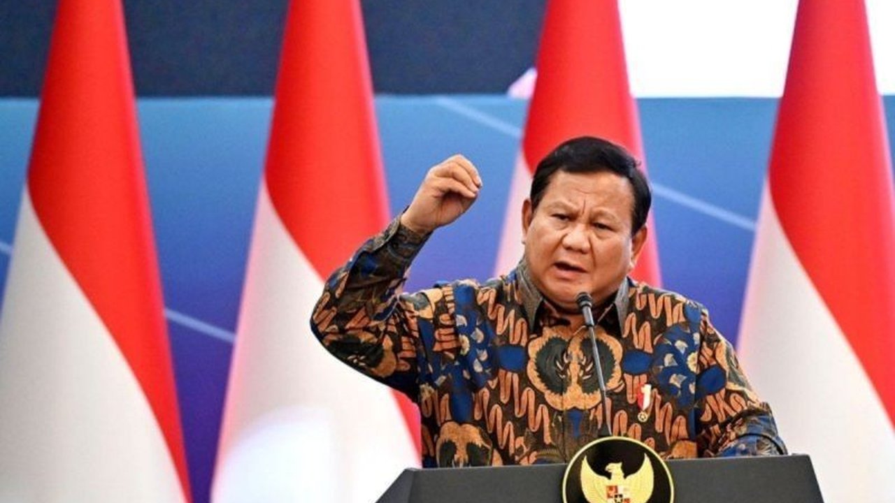 Indonesia merespon kebijakan tarif impor AS dengan strategi diversifikasi pasar ekspor, keringanan pajak, dan fleksibilitas TKDN, di tengah catatan deflasi pada sektor transportasi.