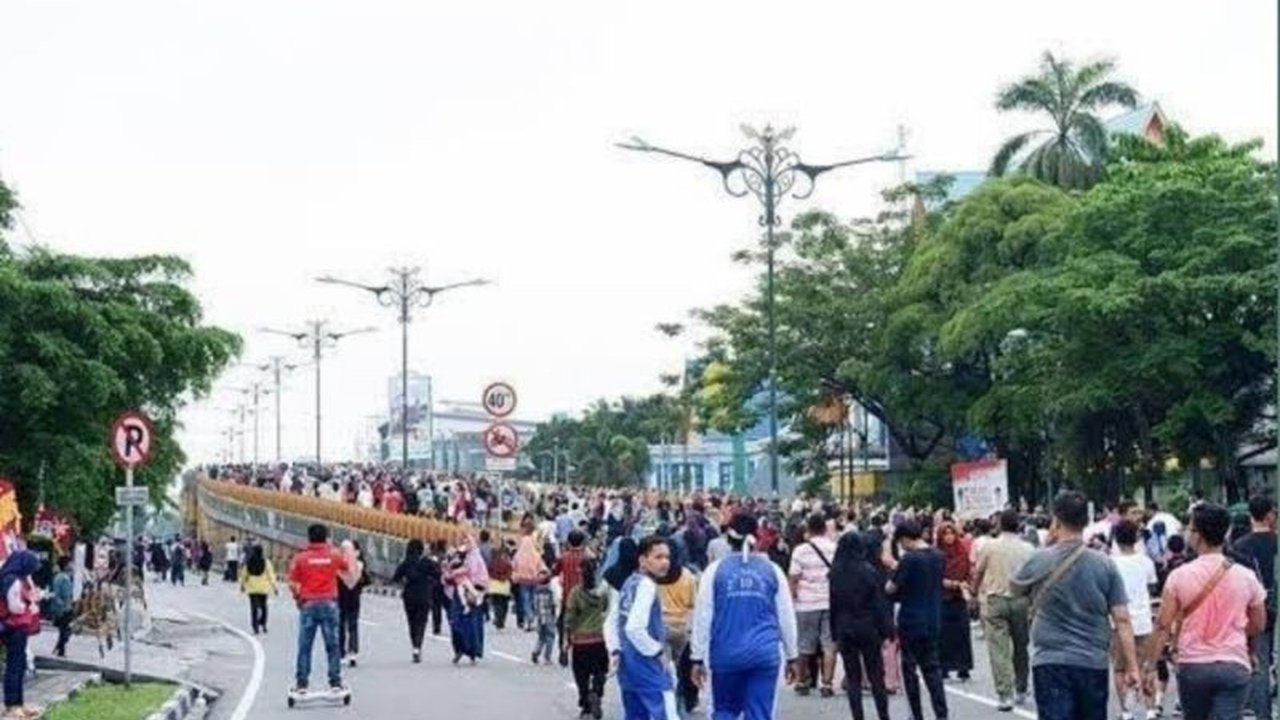 Pemkot Pekanbaru berencana memindahkan Car Free Day (CFD) ke Kampung Bandar di tepi Sungai Siak untuk menghidupkan kawasan tersebut dan mendorong pertumbuhan ekonomi lokal.