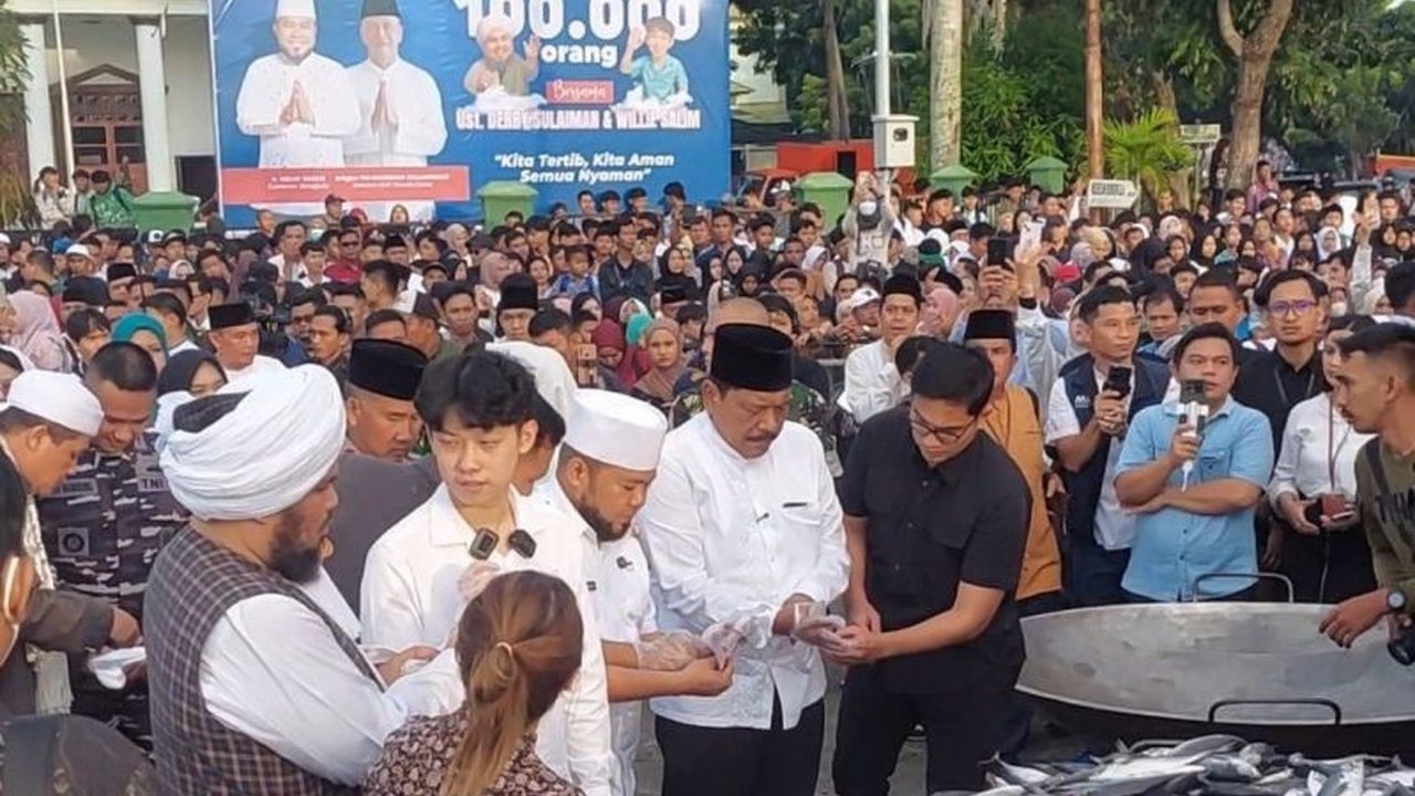Gubernur Bengkulu, Helmi Hasan, menggelar makan akbar bersama Ustadz Derry Sulaiman dan Willie Salim untuk mempererat persatuan masyarakat dan meningkatkan gizi, melibatkan lebih dari 100.000 peserta.