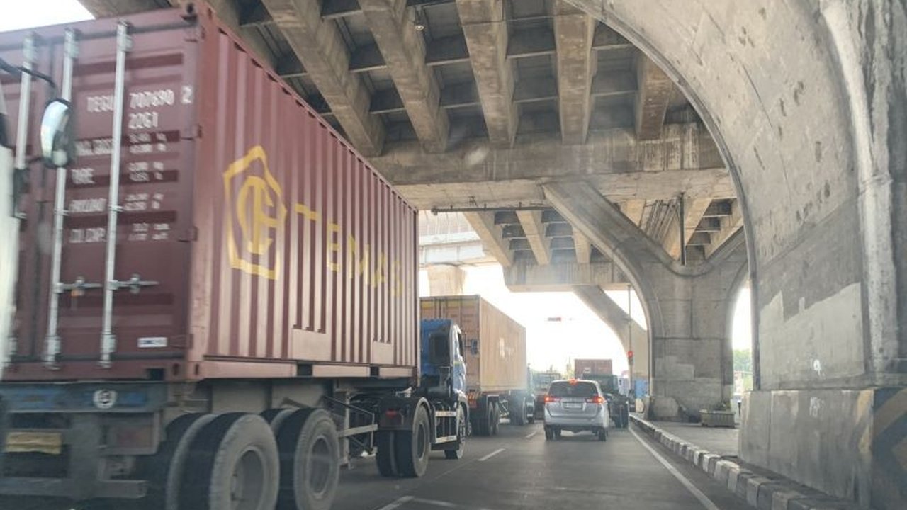 Pemerintah Kota Jakarta Utara (Pemkot Jakut) melakukan berbagai antisipasi untuk mencegah kemacetan akibat antrean truk peti kemas di Pelabuhan Tanjung Priok pasca libur Idul Fitri dan cuti bersama.