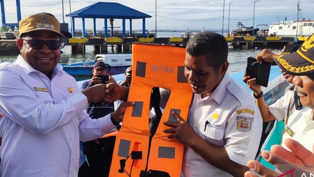 Pemerintah Kota Sorong memberikan subsidi tiga perahu motor untuk membantu guru-guru di Pulau Doom, Ram, dan Soope, memudahkan akses transportasi laut dan meningkatkan kualitas pendidikan.