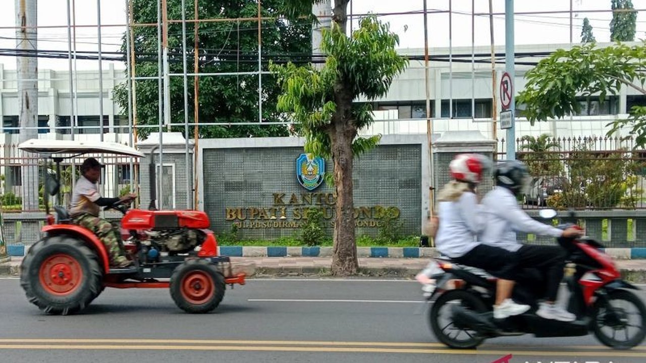 Pemkab Situbondo telah membeli enam mobil dinas Toyota Fortuner baru senilai Rp3,6 miliar untuk Forkopimda, meskipun sebelumnya membatalkan pengadaan Toyota Alphard untuk bupati.