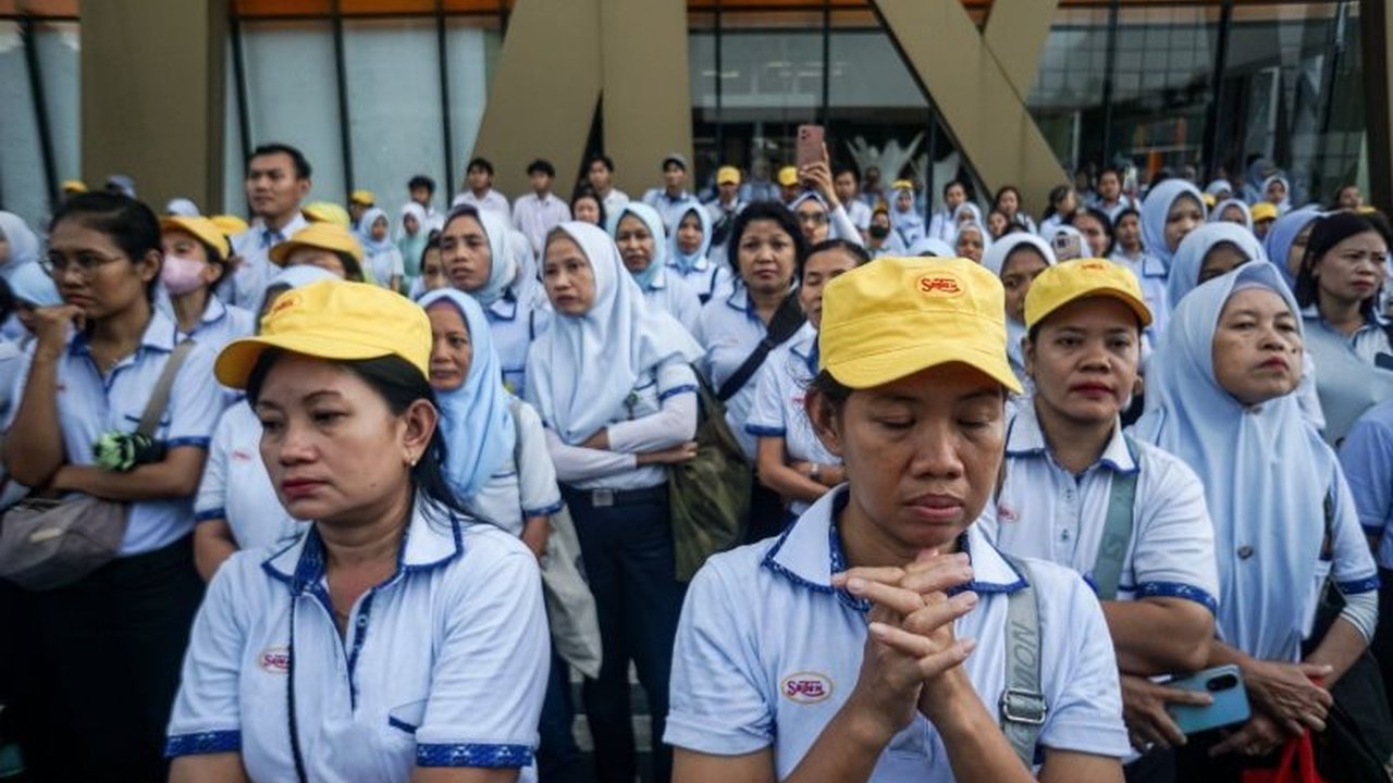Komisi IX DPR RI berkomitmen mengawal hak-hak pekerja PT Sritex yang di-PHK pasca-kepailitan, memastikan pesangon, THR, dan hak-hak lainnya terpenuhi sesuai regulasi.