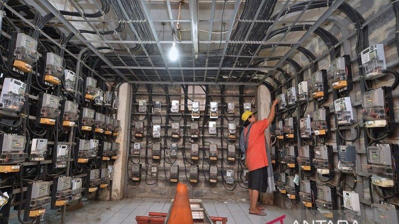 Direktur Ekonomi Digital Celios, Nailul Huda, menyarankan pemerintah memberikan insentif listrik dan energi untuk meningkatkan daya beli masyarakat serta menghadapi dampak resesi global akibat perang dagang.