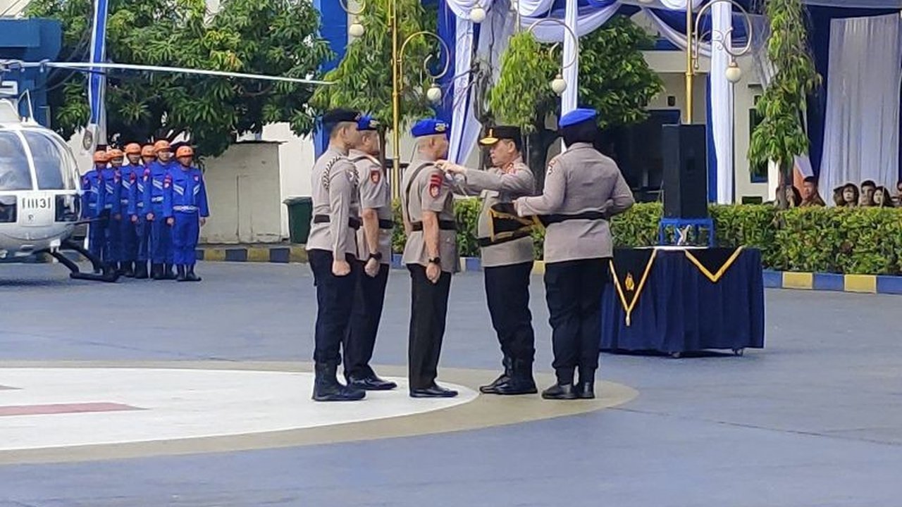 Komjen Pol. Fadil Imran memimpin sertijab Kakorpolairud Baharkam Polri, Irjen Pol. Yassin Kosasih digantikan oleh Irjen Pol. Raden Firdaus Kurniawan dalam mutasi 1.255 personel Polri.