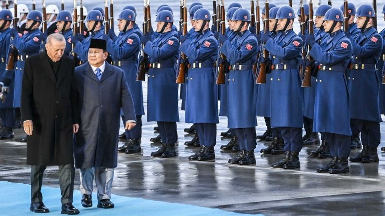 Presiden Prabowo Subianto akan menerima upacara kenegaraan di Istana Kepresidenan Turki, Ankara, termasuk pertemuan bilateral dan penandatanganan MoU dengan Presiden Erdogan.