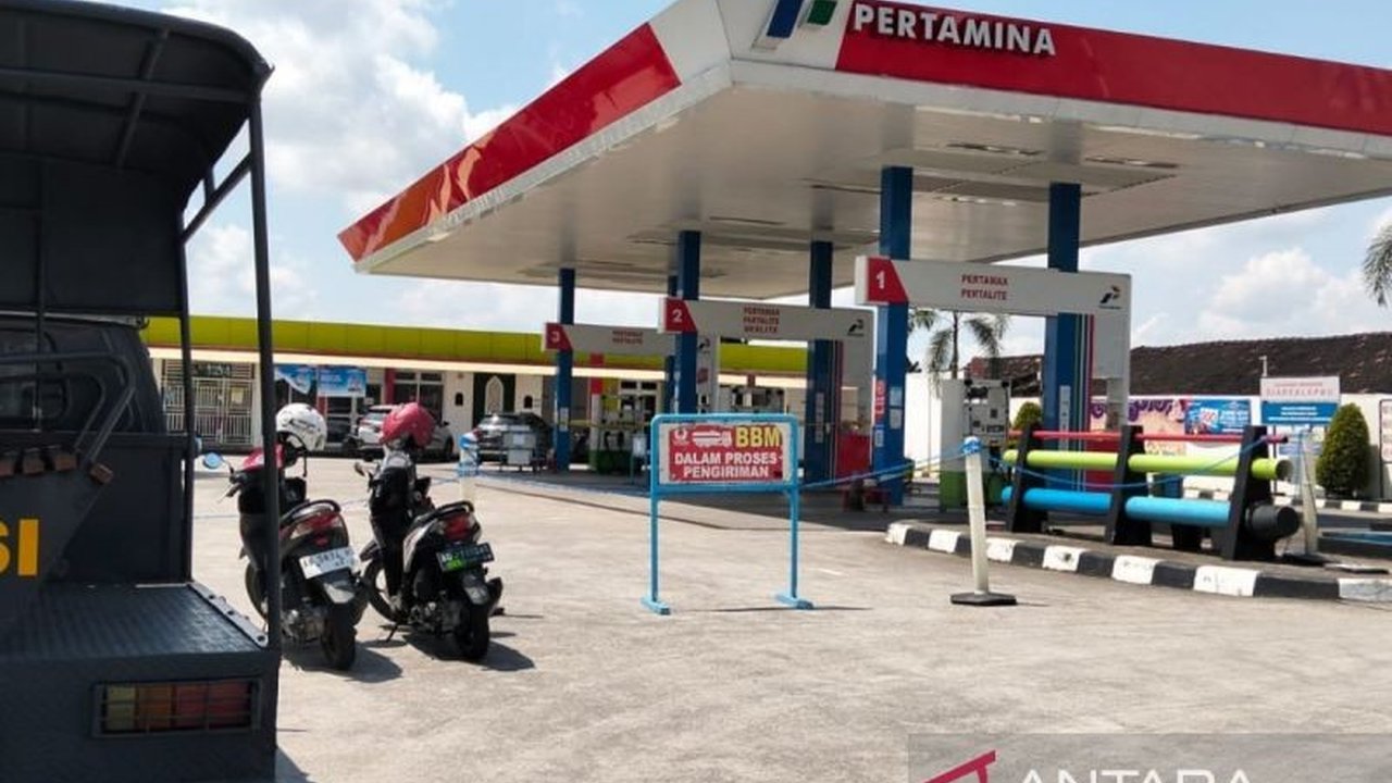 Pertamina memecat awak mobil tangki dan menutup SPBU di Trucuk, Klaten, setelah ditemukan BBM tercampur air; 12 pemilik kendaraan terdampak.