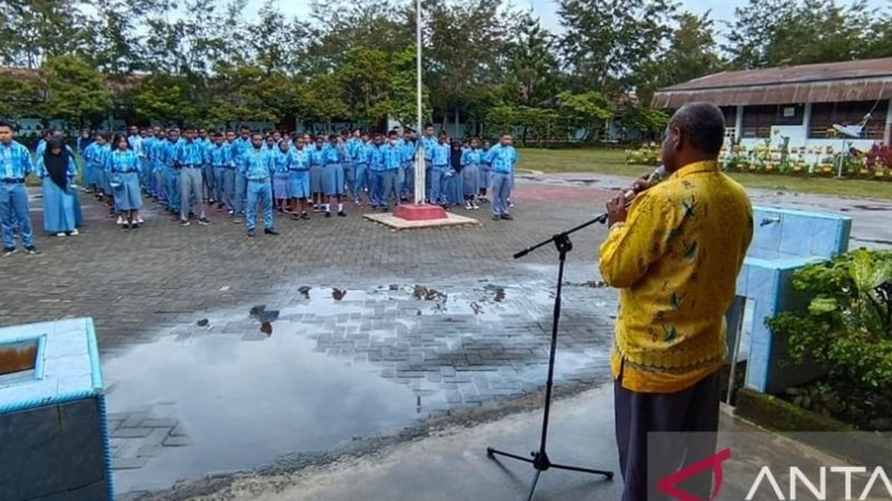 Pelaksanaan ujian sekolah tingkat SMA/SMK di Kabupaten Jayawijaya, Papua Pegunungan berlangsung pada 10-15 April 2025, dengan kendala cuaca buruk dan aksi pemalangan yang berpotensi menunda ujian di beberapa sekolah.