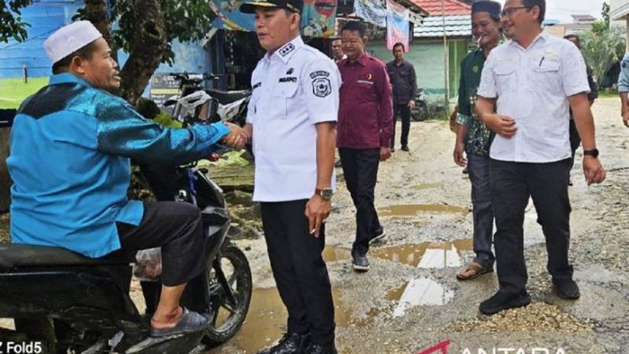 Pemerintah Kabupaten Murung Raya mengalokasikan anggaran Rp5 miliar untuk memperbaiki jalan rusak di Kelurahan Muara Laung, Kecamatan Laung Tuhup, Kalimantan Tengah, guna meningkatkan aksesibilitas dan mendukung percepatan pembangunan.