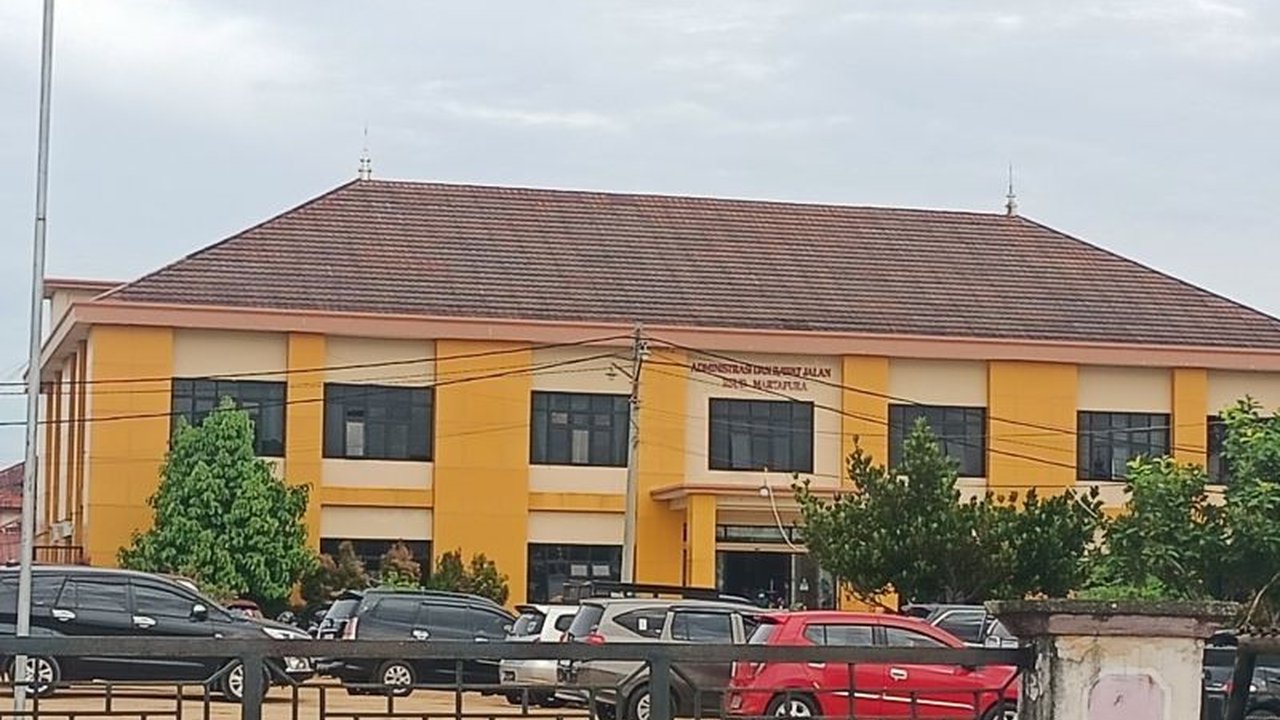 RSUD OKU Timur, Sumatera Selatan, meningkatkan layanan cuci darah dengan menyediakan 12 mesin hemodialisa baru, memudahkan akses bagi pasien gagal ginjal di wilayah tersebut.