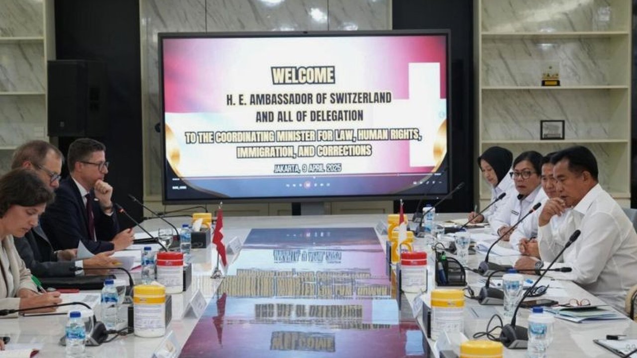 Indonesia dan Swiss tengah menjajaki kerja sama pemindahan narapidana, ditandai dengan pertemuan antara Menko Polhukam dan Duta Besar Swiss di Jakarta.