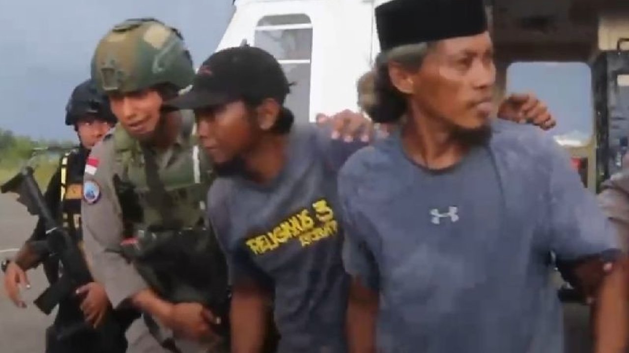Satgas Damai Cartenz mengungkap identitas enam dari sebelas pendulang emas yang menjadi korban pembunuhan Kelompok Kriminal Bersenjata (KKB) di Yahukimo, Papua Pegunungan; upaya evakuasi dan penegakan hukum tengah dilakukan.