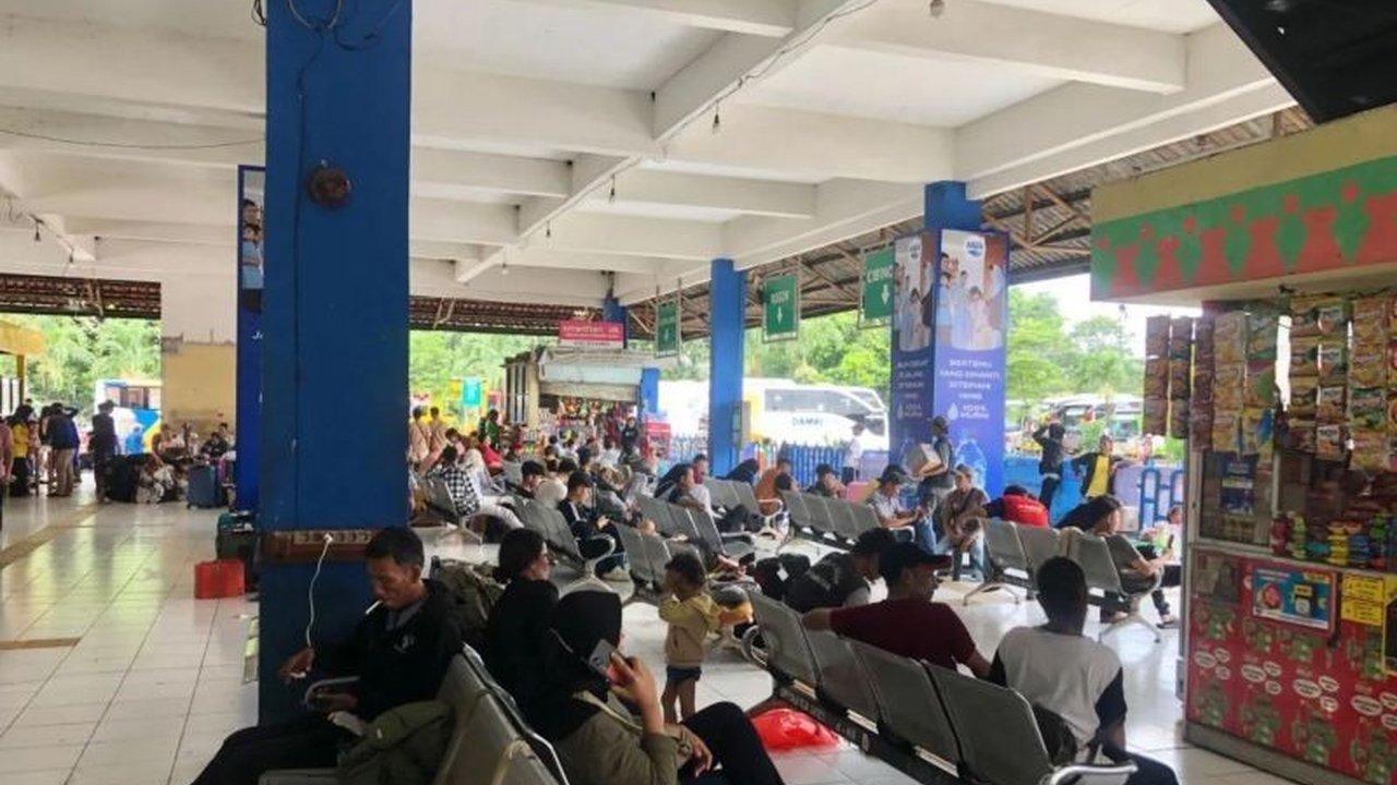 Penurunan Pemudik di Terminal Kampung Rambutan: 67 Ribu Orang Kembali ke Jakarta