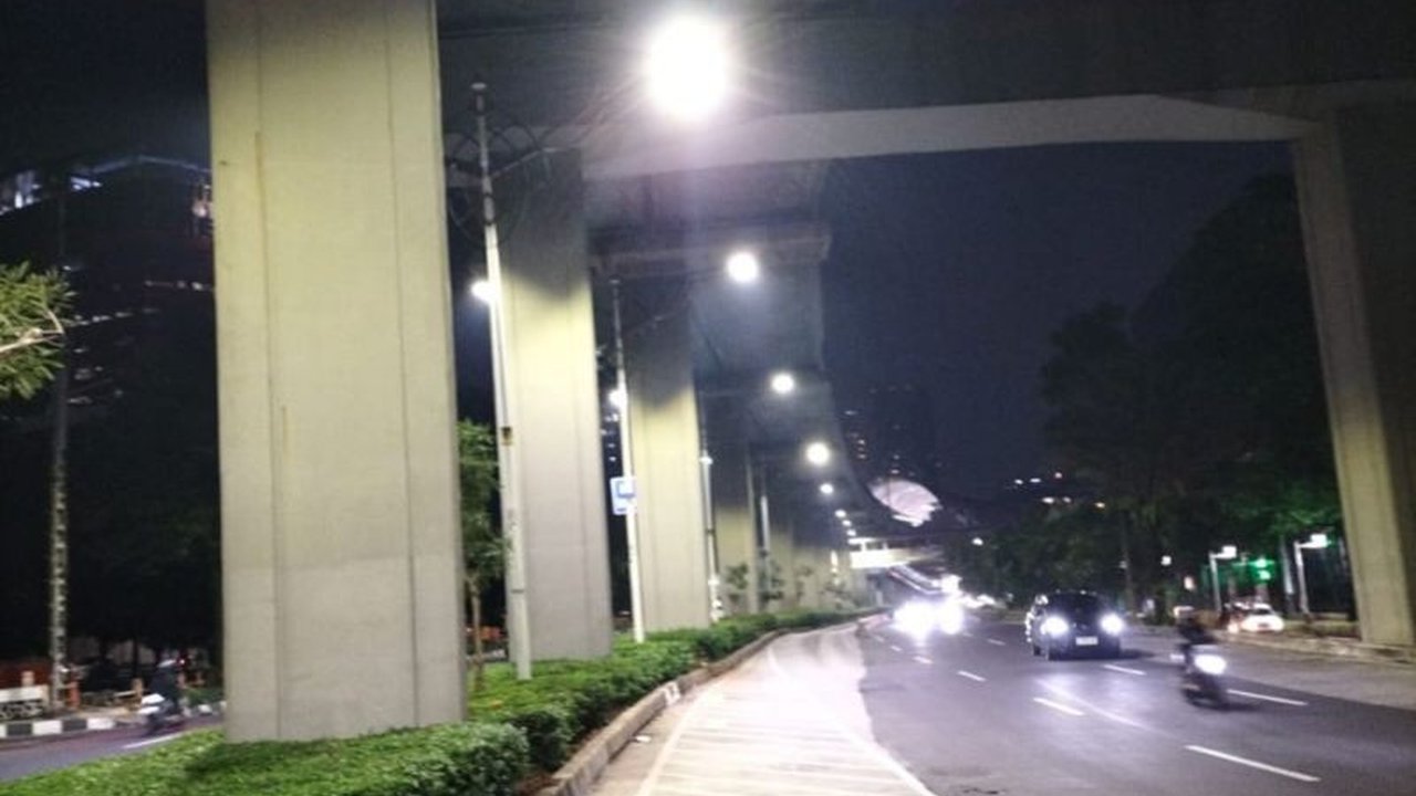 Suku Dinas Bina Marga Jakarta Selatan memastikan lampu penerangan jalan umum (PJU) di Jalan Rasuna Said telah kembali beroperasi setelah sempat mati diduga karena masalah jaringan listrik, sehingga keamanan pengguna jalan terjaga.