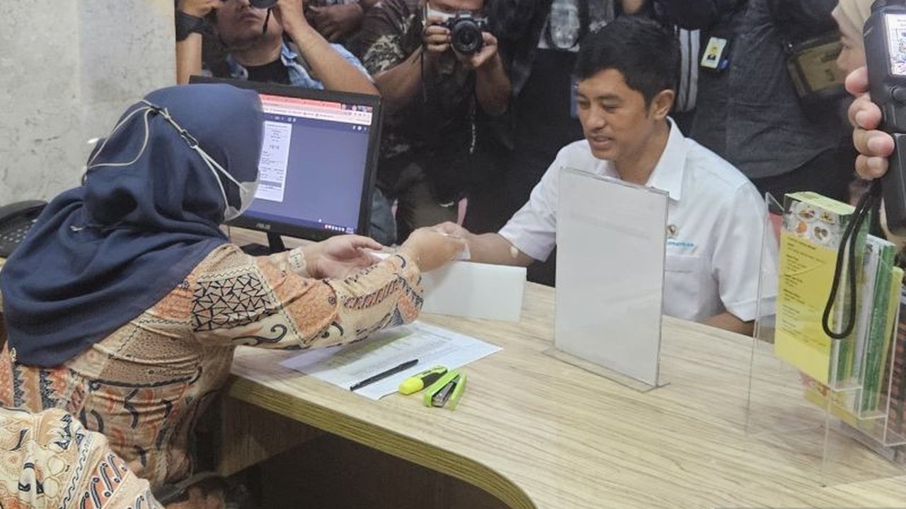 Wakil Menteri Kesehatan (Wamenkes) Dante Saksono Harbuwono menjalani Cek Kesehatan Gratis (CKG) di Puskesmas Kelapa Gading dan menekankan pentingnya deteksi dini penyakit untuk mencegah biaya kesehatan yang lebih besar di kemudian hari.