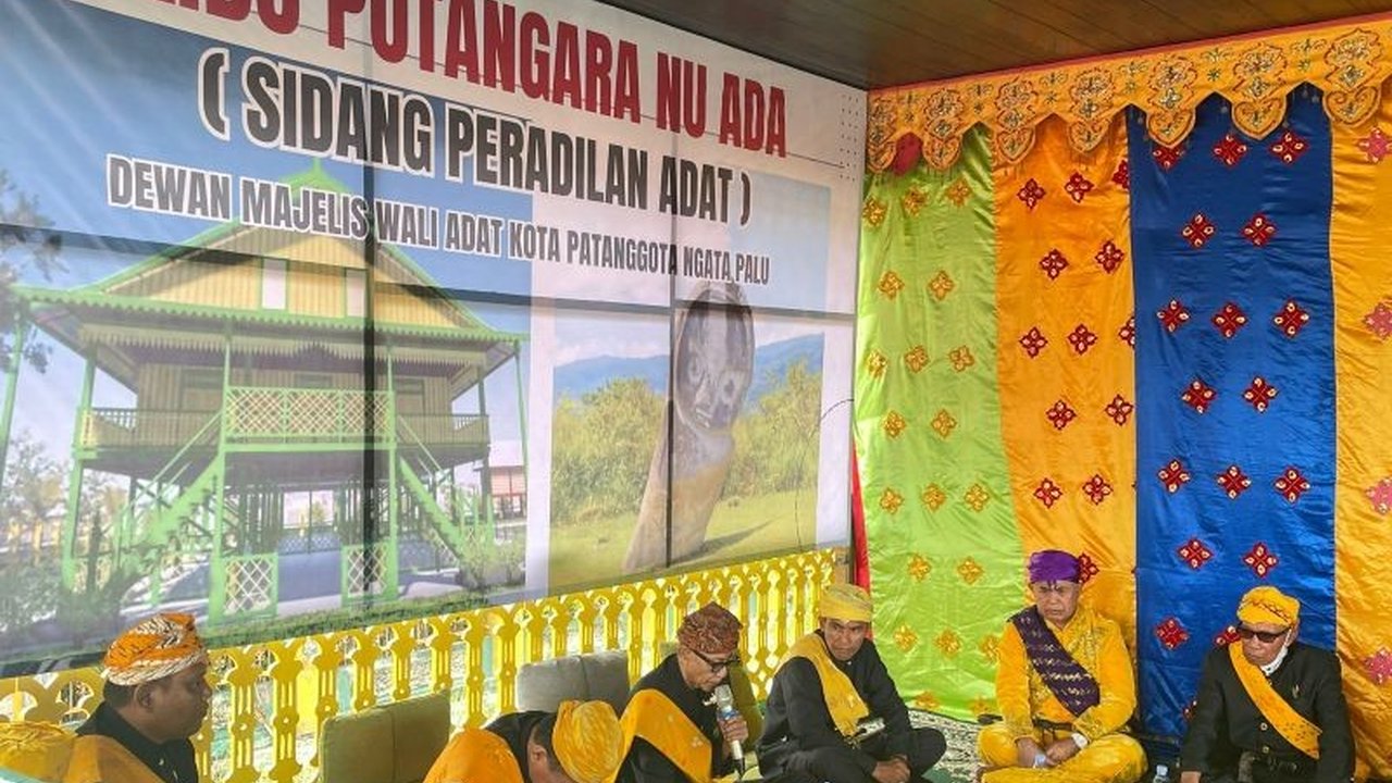 Majelis Adat Palu jatuhkan sanksi adat berupa denda berupa sejumlah hewan ternak dan barang adat kepada Fuad Plered karena penghinaan terhadap Guru Tua melalui unggahan YouTube.