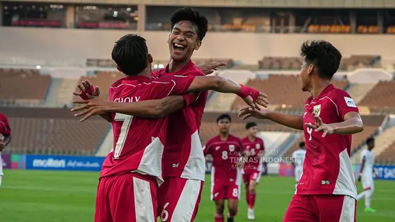 Zahaby Gholy, Evandra Florastra, dan Mierza Firjatullah berperan dalam kemenangan Timnas Indonesia U-17 dengan skor 4-1 atas Timnas Yaman U-17 di Piala Asia U-17 2025, Senin (7/4/2025). (Dok.