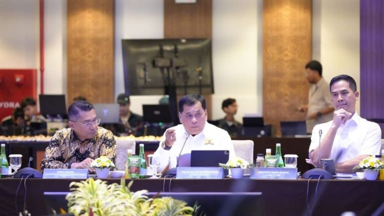 Wakil Ketua Komisi VI DPR RI, Nurdin Halid, memberikan apresiasi tinggi kepada Pelindo atas kinerja luar biasa dalam menangani lonjakan penumpang mudik Lebaran 2025 di Pelabuhan Makassar.