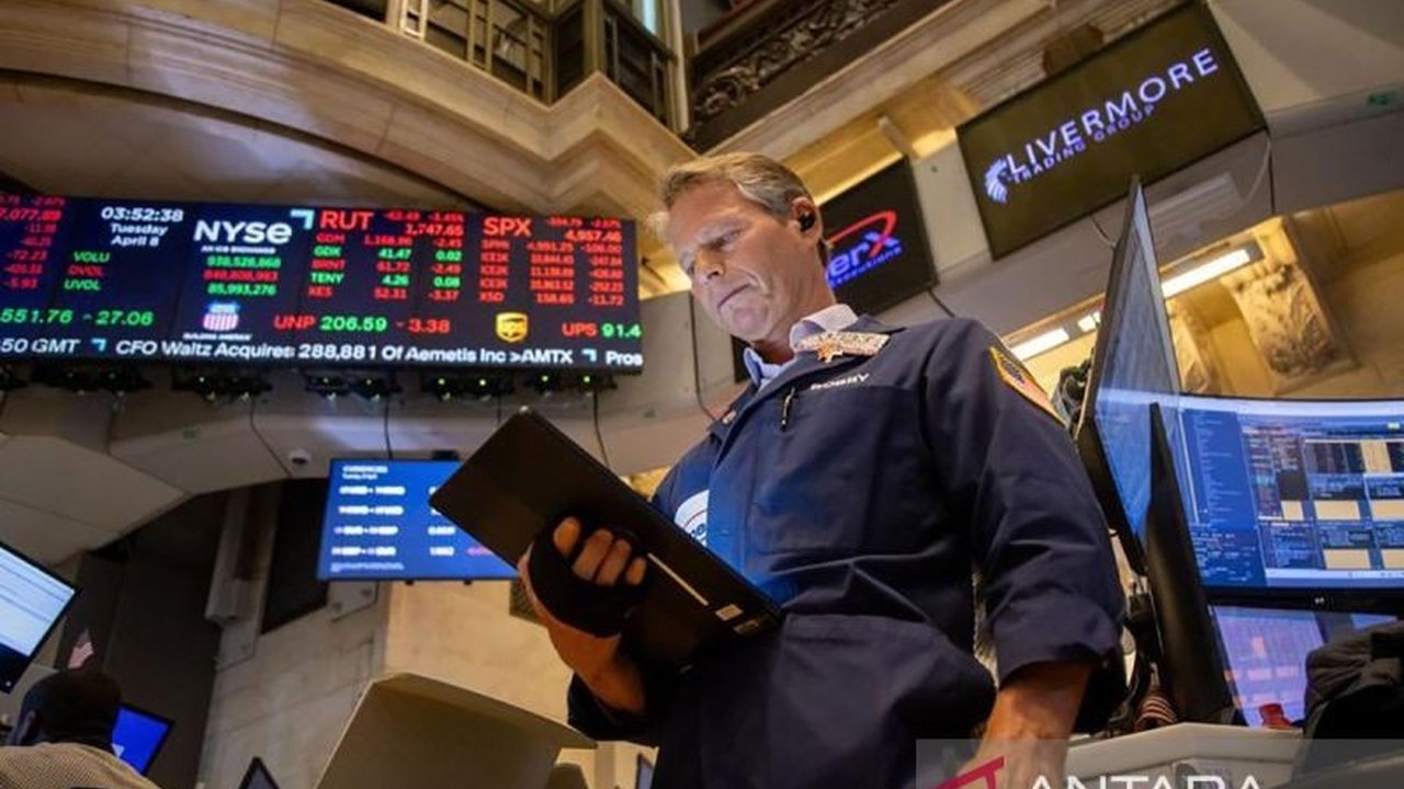 Direktur PT Reliance Sekuritas Indonesia dan VP Marketing Kiwoom Sekuritas mengingatkan ketidakpastian ekonomi global masih berlanjut seiring memanasnya tensi perang tarif impor antara AS dan China, sehingga berdampak pada perekonomian Indonesia.