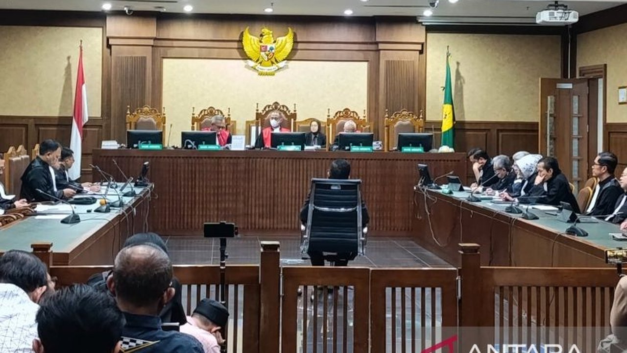 Majelis Hakim Tipikor Jakarta menolak eksepsi Hasto Kristiyanto dalam kasus dugaan perintangan penyidikan Harun Masiku dan pemberian suap, sidang akan berlanjut dengan pemeriksaan saksi.