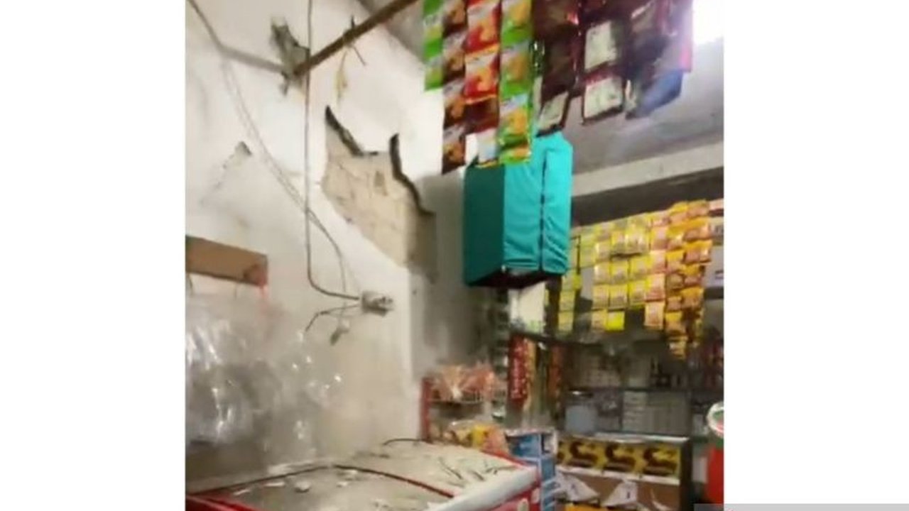 BMKG memastikan gempa bumi di Bogor berkekuatan magnitudo 4,1 disebabkan aktivitas sesar aktif Citarik, menyebabkan kerusakan ringan dan beberapa gempa susulan.