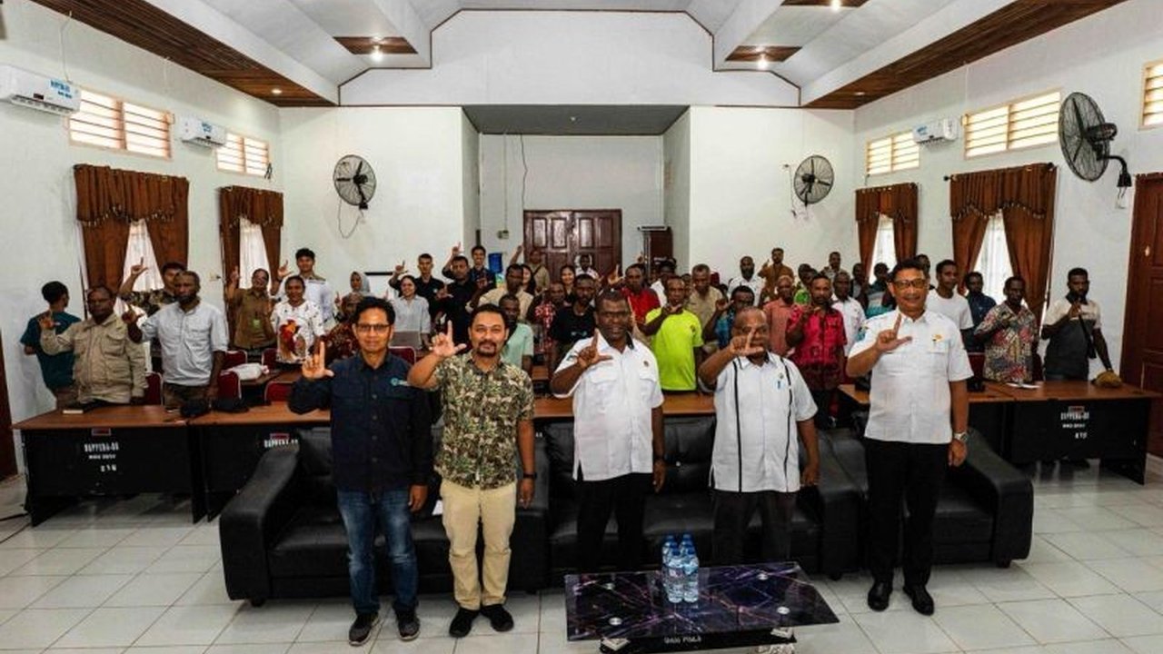 Masyarakat adat Distrik Konda, Papua Barat Daya, selangkah lebih maju dalam upaya penetapan hutan adat dengan penyelesaian dokumen Perhutanan Sosial, didukung penuh oleh pemerintah daerah dan organisasi konservasi.