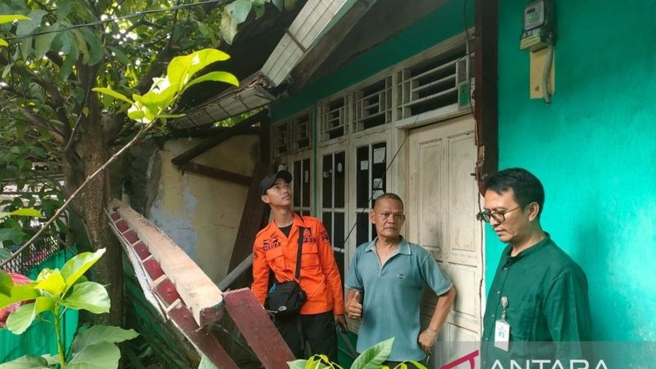 Gempa bumi berkekuatan magnitudo 4,1 mengguncang Kota Bogor dan menyebabkan kerusakan pada 14 rumah warga; BPBD Kota Bogor langsung melakukan penanganan dan asesmen.