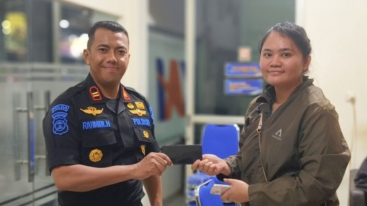 Selama Angkutan Lebaran 2025, KAI Divre IV Tanjungkarang Sumsel berhasil mengamankan dan mengembalikan barang penumpang tertinggal senilai puluhan juta rupiah melalui layanan Lost and Found.