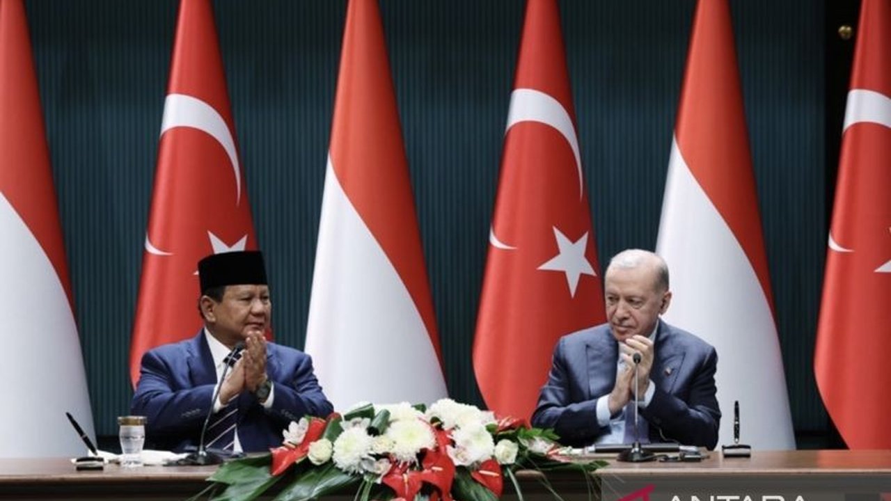 Presiden Prabowo dan Erdogan sepakat untuk terus membela kemerdekaan Palestina dan membantu pembangunan kembali Gaza pasca serangan Israel,  menunjukkan solidaritas kedua negara dalam isu internasional.