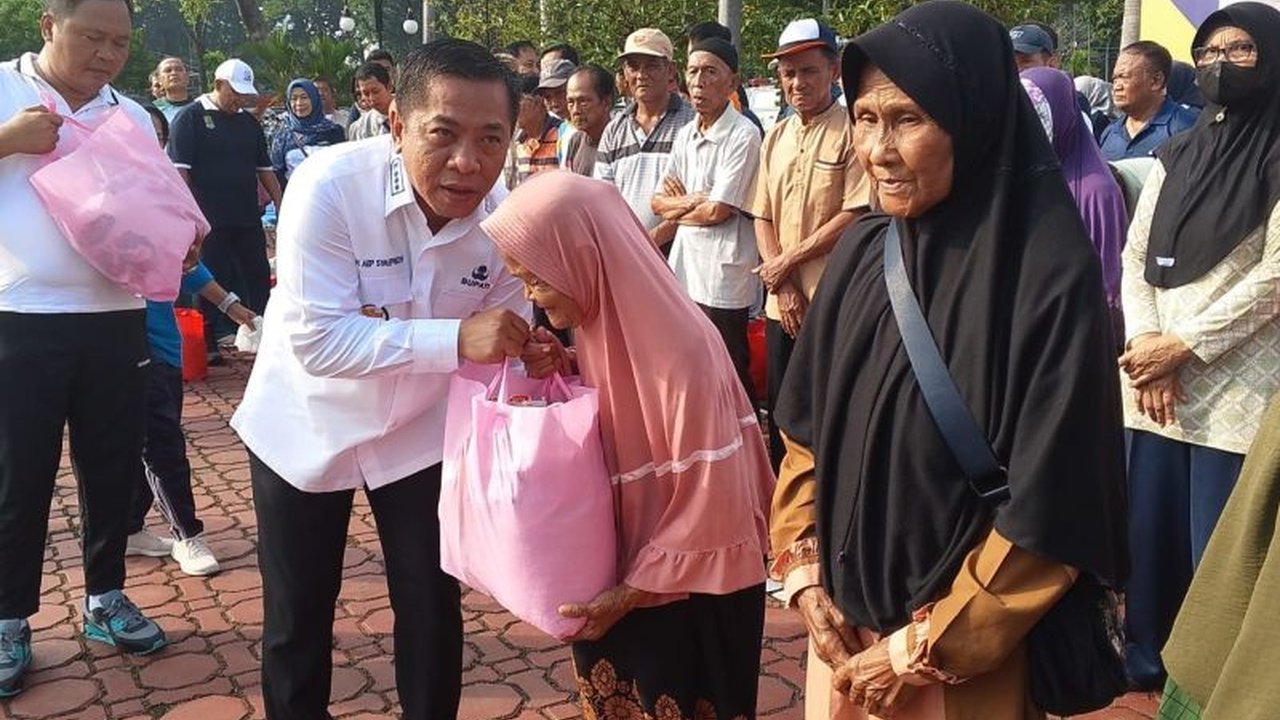 Pemkab Karawang Luncurkan Program 'Nyaah Ka Kolot' untuk Ratusan Lansia