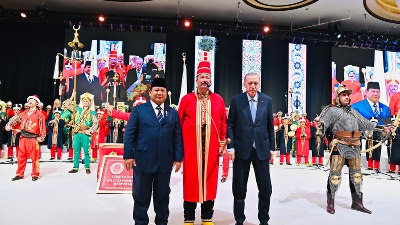 Presiden Erdogan menggelar jamuan makan malam kenegaraan untuk Presiden Prabowo di Ankara, menampilkan pertunjukan seni dan budaya yang memperteguh persahabatan Indonesia-Turki.